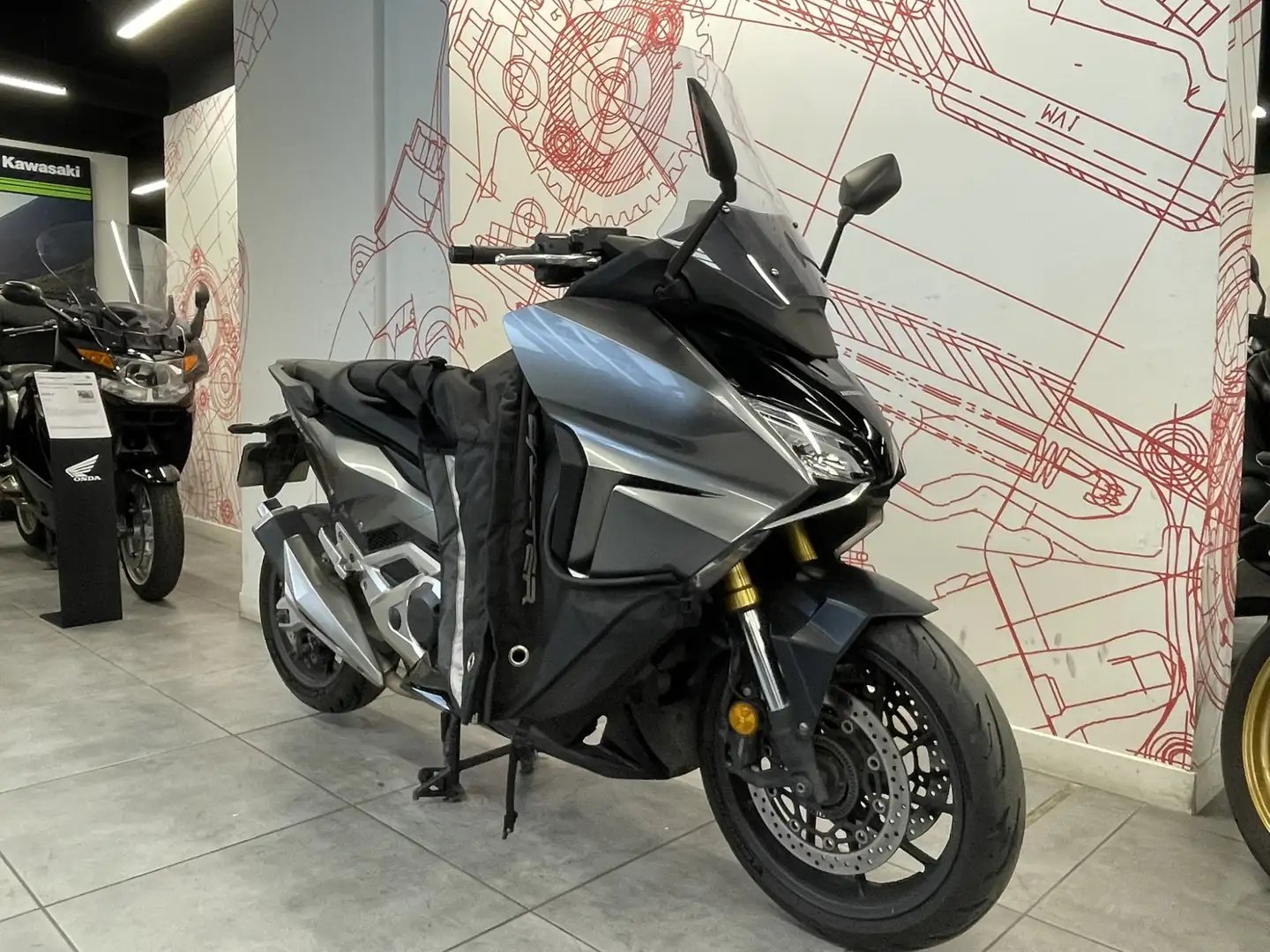 Honda Forza 750 Gris - 1