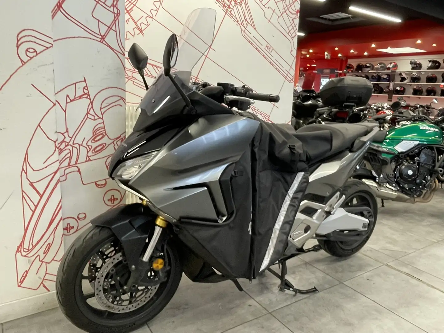 Honda Forza 750 Gris - 2