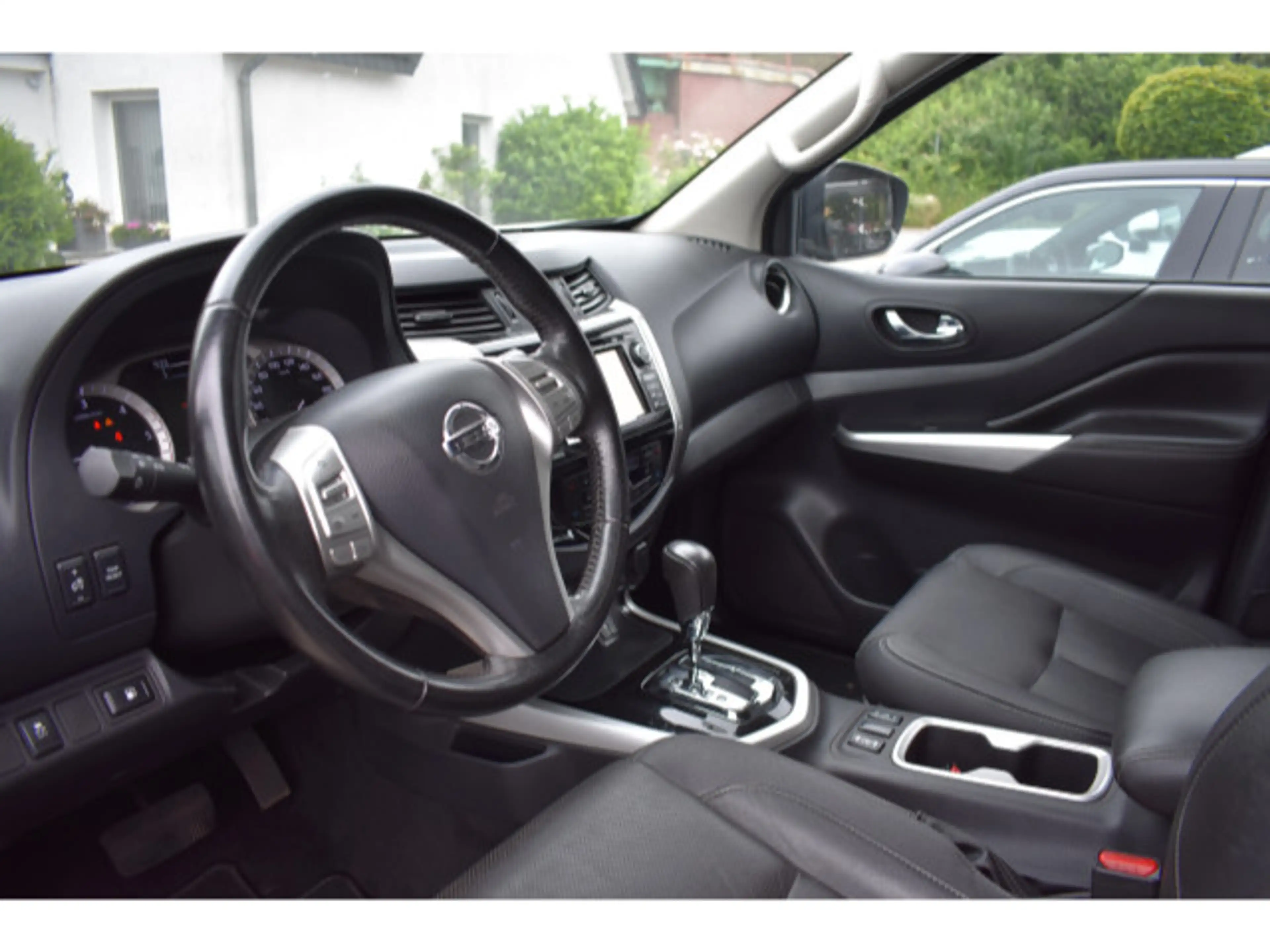 Nissan Navara NP300 Tekna Double Cab 4x4 Automatik Navi — photo 12