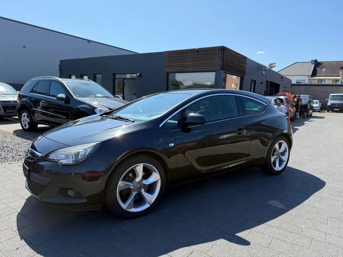 Opel Astra J GTC Innovation 1.6 TURBO - 1