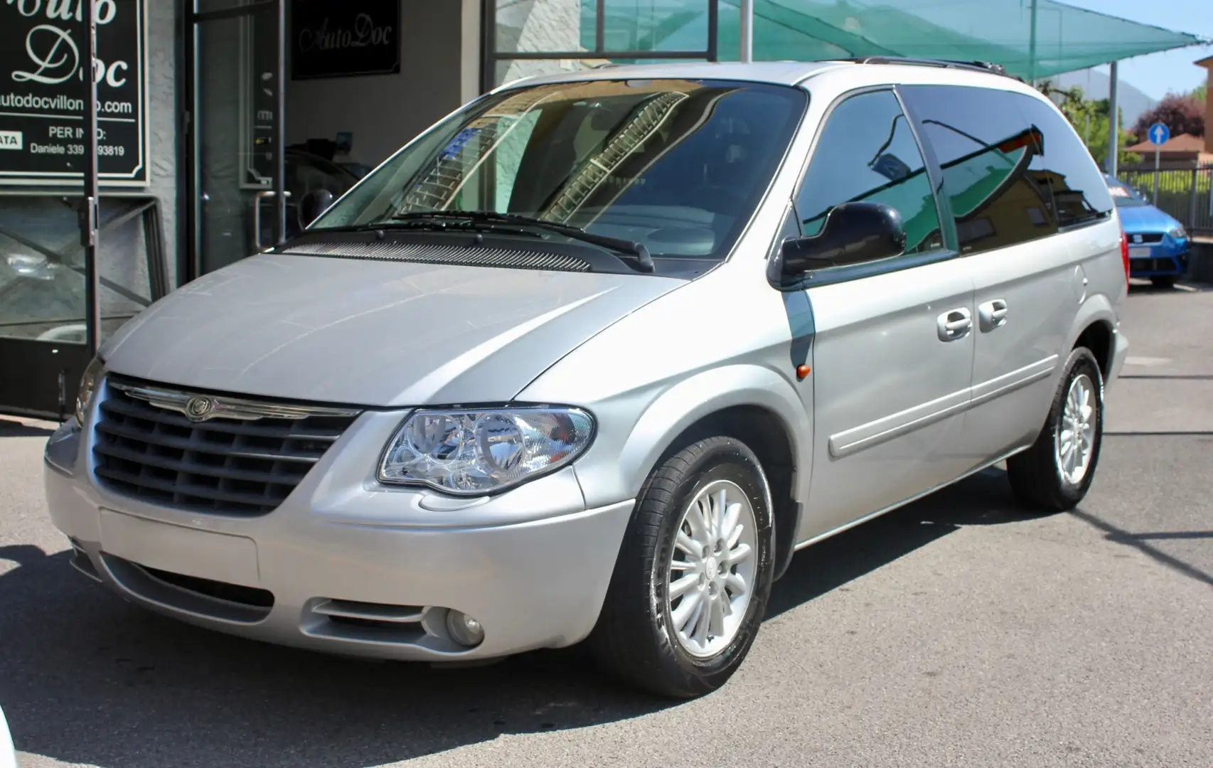 Chrysler Voyager Voyager 2.8 CRD cat LX Auto Silber - 1