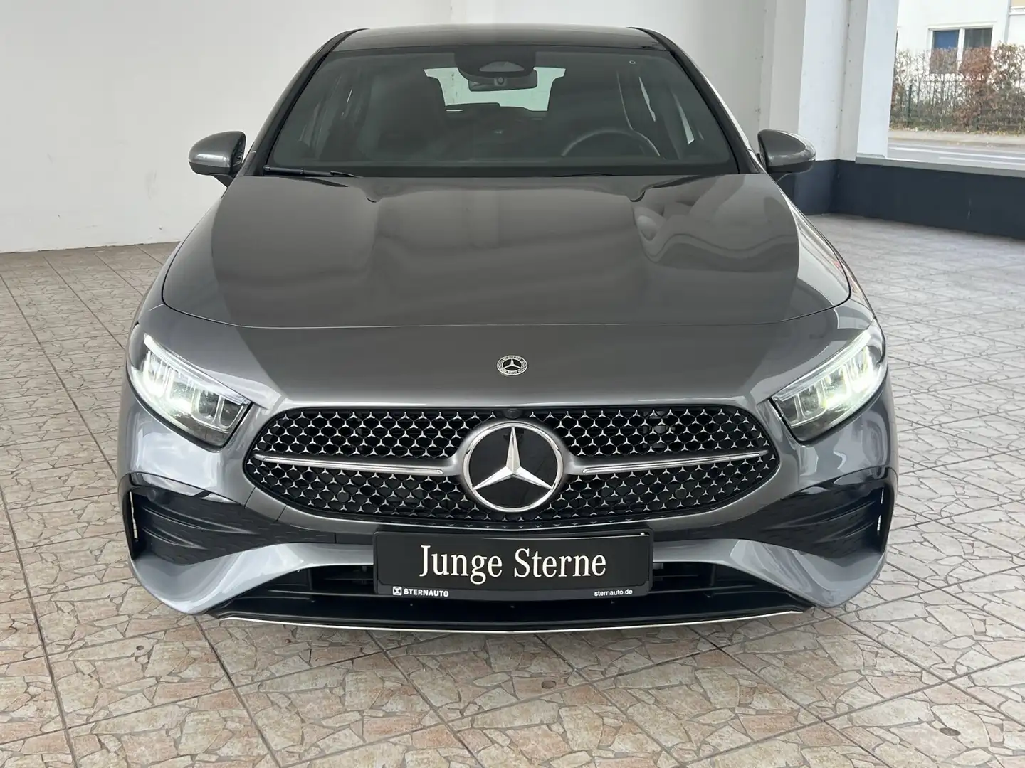 Mercedes-Benz A 200 A 200 d AMG Line/Pano.-Dach/Kamera/Navi/Sitzhzg. Grau - 2