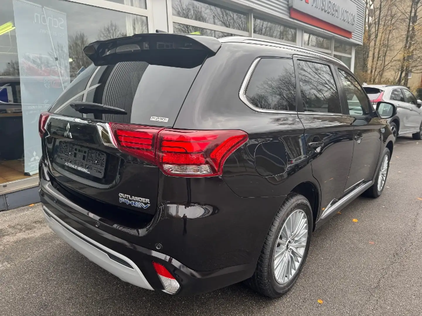 Mitsubishi Outlander Outlander Plug-in Hybrid PLUS Intro 2.4 4WD Schwarz - 2