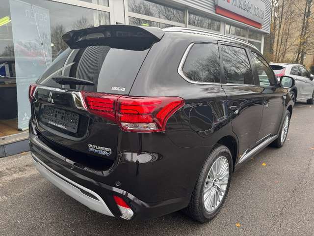 Mitsubishi Outlander Outlander Plug-in Hybrid PLUS Intro 2.4 4WD