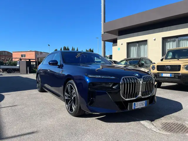 BMW i7