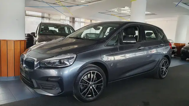 BMW 225 225xeActiveTourer/8xAlu/HiFi/Navi/Sportsitz/Temp