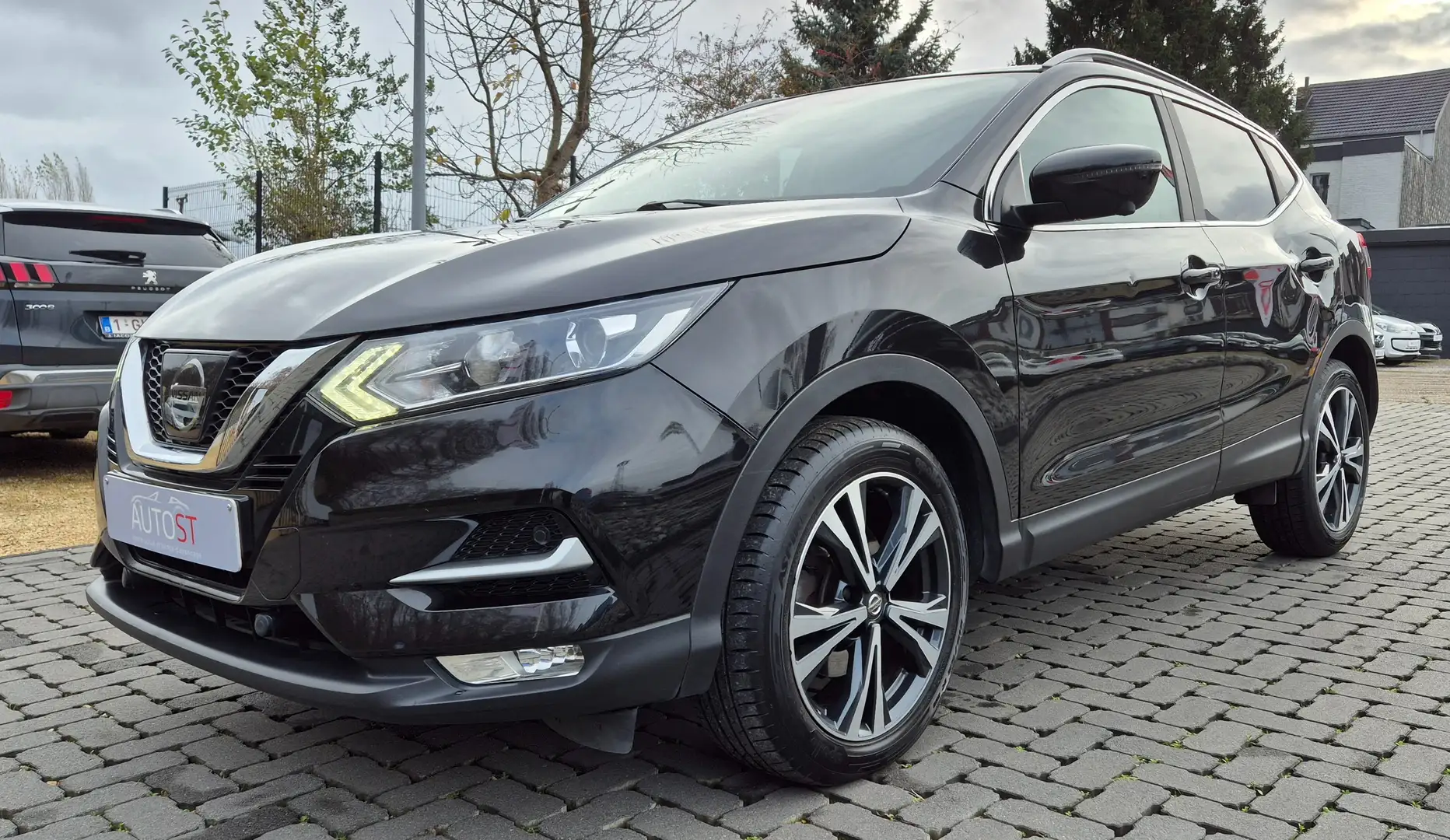 Nissan Qashqai 1.2 DIG-T Business // Défaut carrosserie Noir - 1
