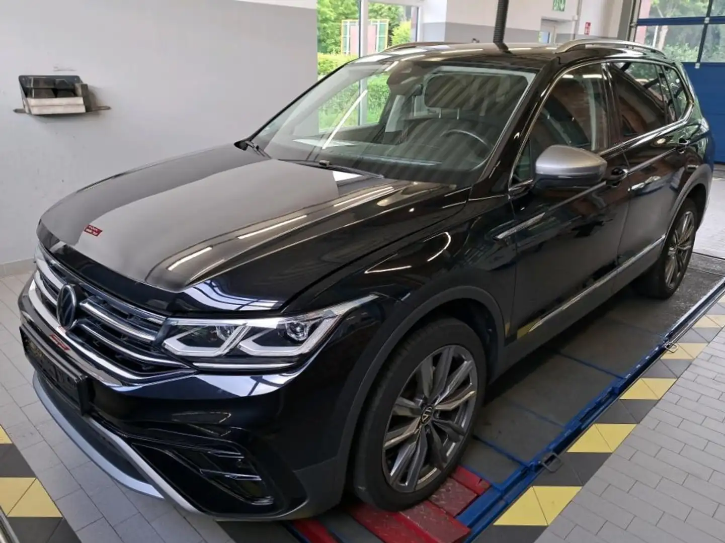 Volkswagen Tiguan Allspace 2.0 TDI Elegance 4M DSG AHK*Pano Schwarz - 2