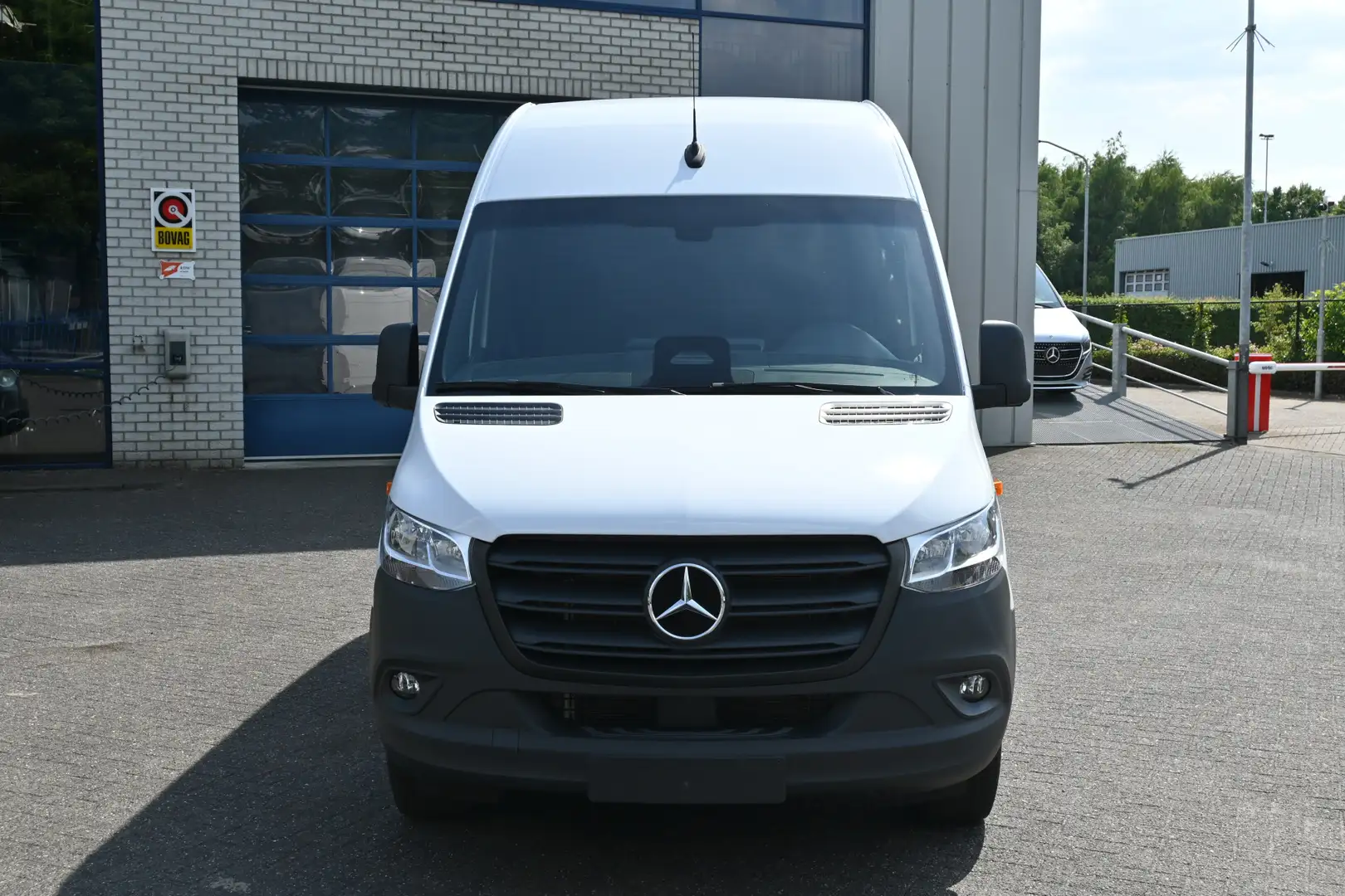 Mercedes-Benz Sprinter 317 CDI L2H2 Pro Geveerde stoel, Navigatie met cam Wit - 2