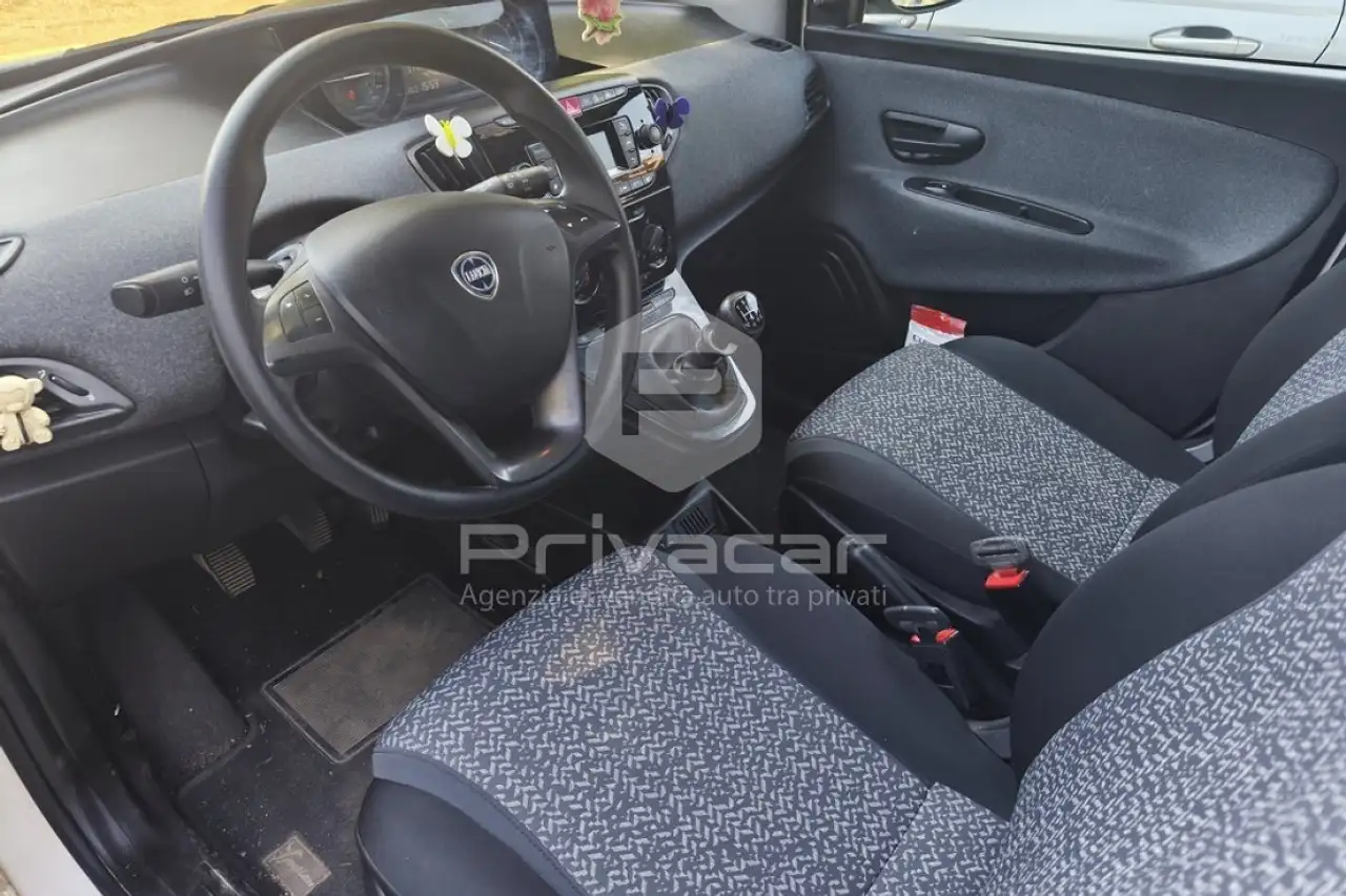 Lancia Ypsilon 2023 — фото 9
