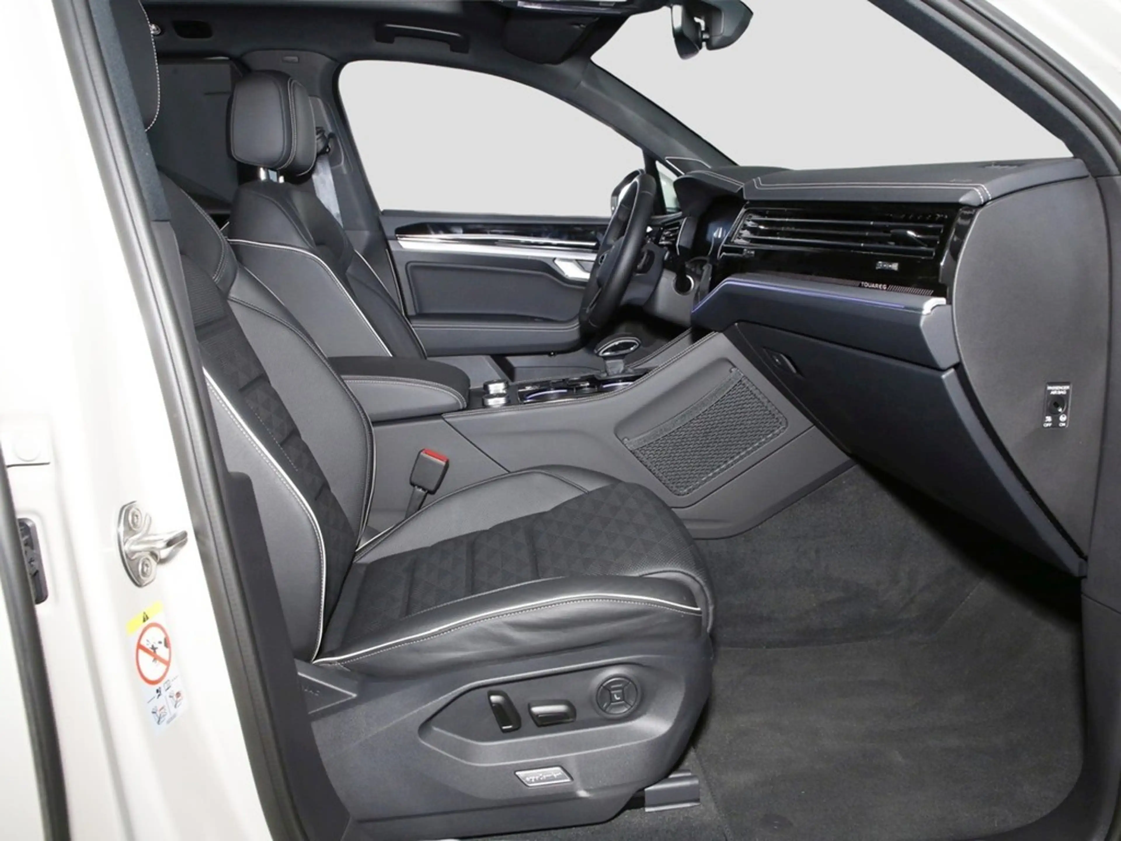 Volkswagen Touareg 3.0 V6 TSI 4M Elegance Pano STHZ Navi+VC ACC Hu... — photo 9