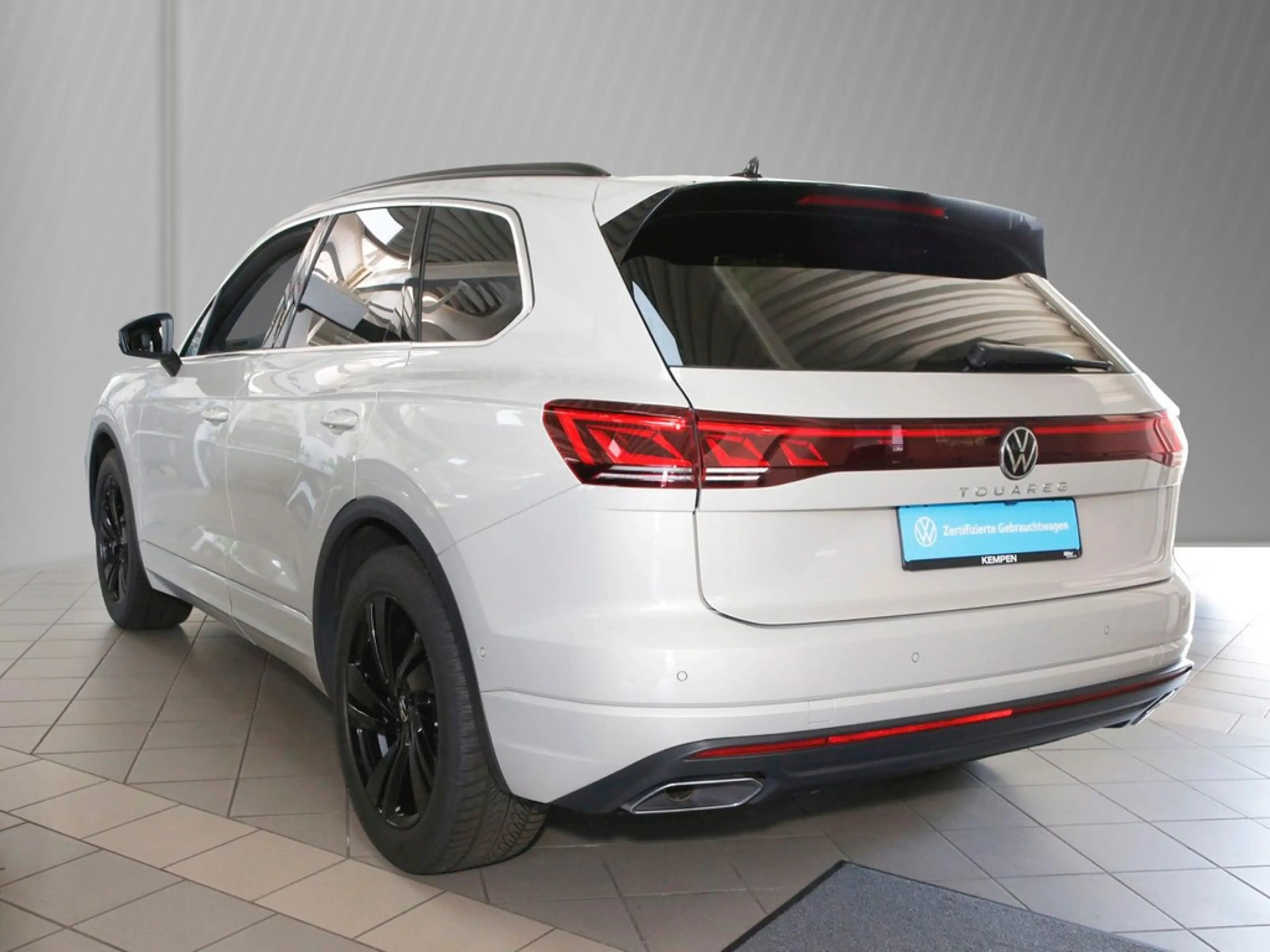 Volkswagen Touareg 3.0 V6 TSI 4M Elegance Pano STHZ Navi+VC ACC Hu... — photo 5