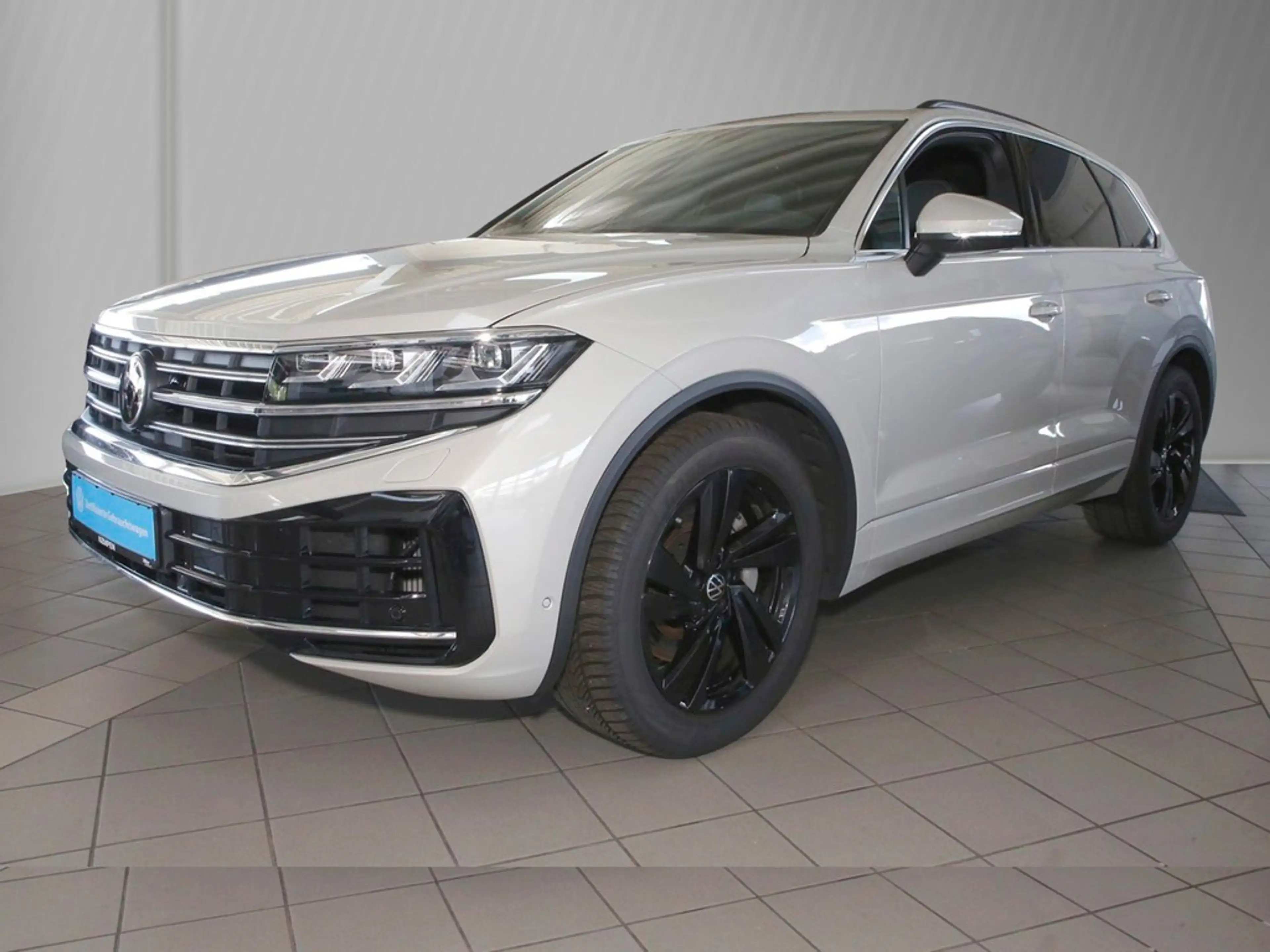 Volkswagen Touareg 3.0 V6 TSI 4M Elegance Pano STHZ Navi+VC ACC Hu... — photo 3
