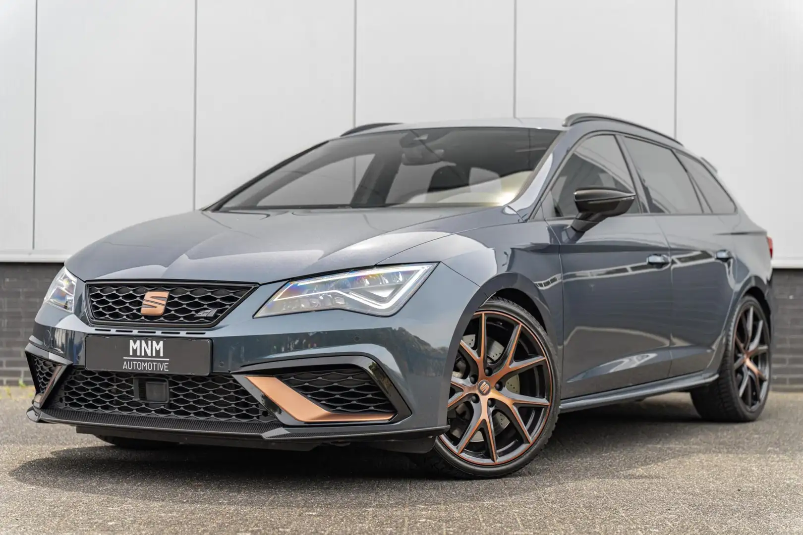 SEAT Leon ST 2.0 TSI CUPRA R 4DRIVE |Pano|Carbon|Beats|Bremb Grijs - 1
