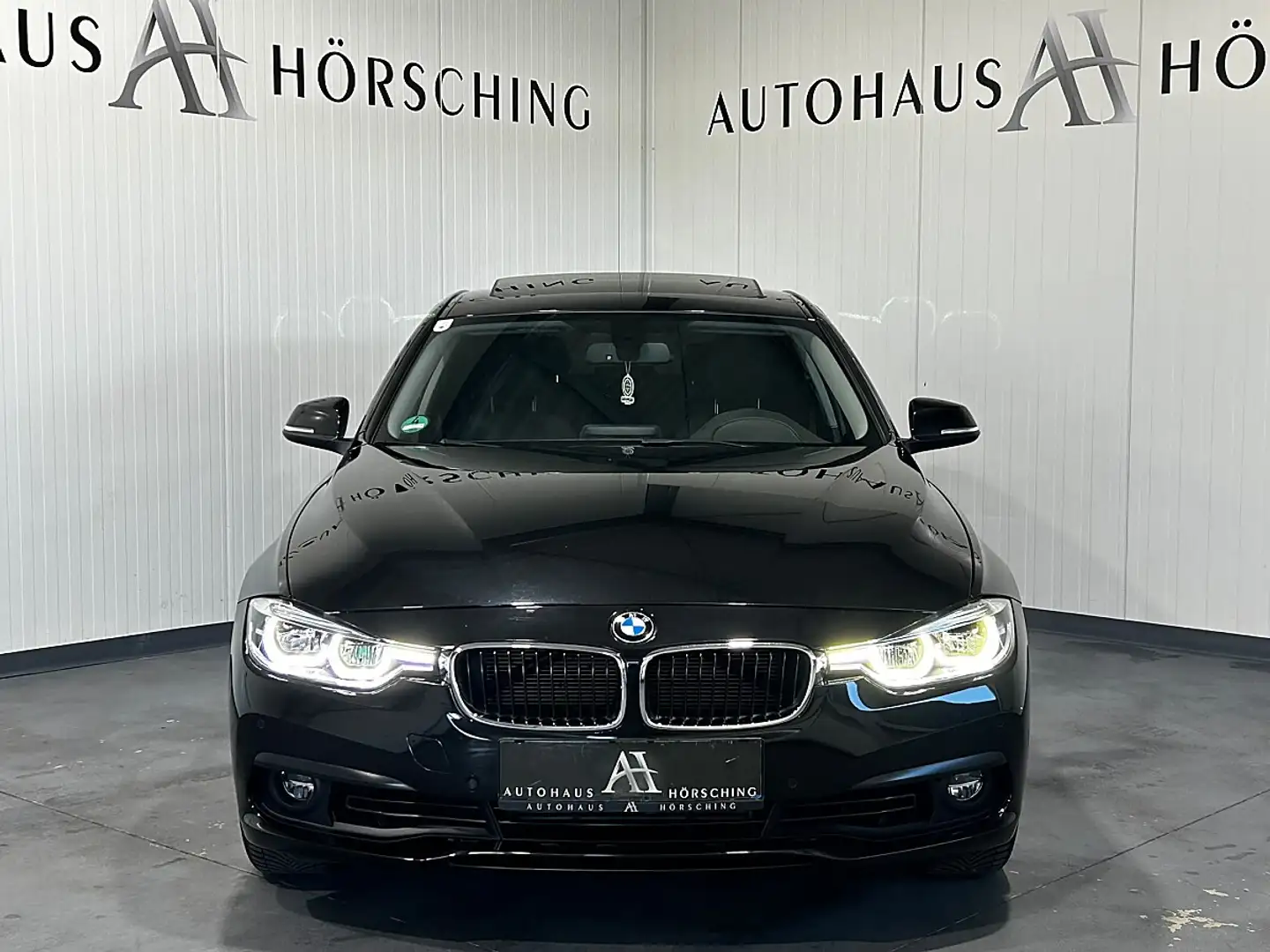 BMW 318 i Advantage Aut. Schwarz - 2