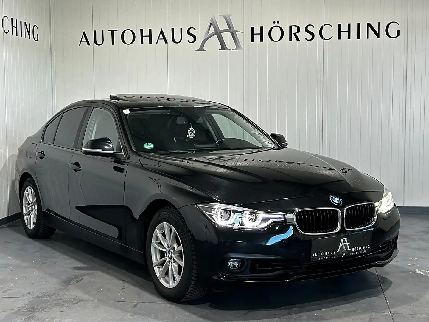 BMW 318 i Advantage Aut. Schwarz - 1