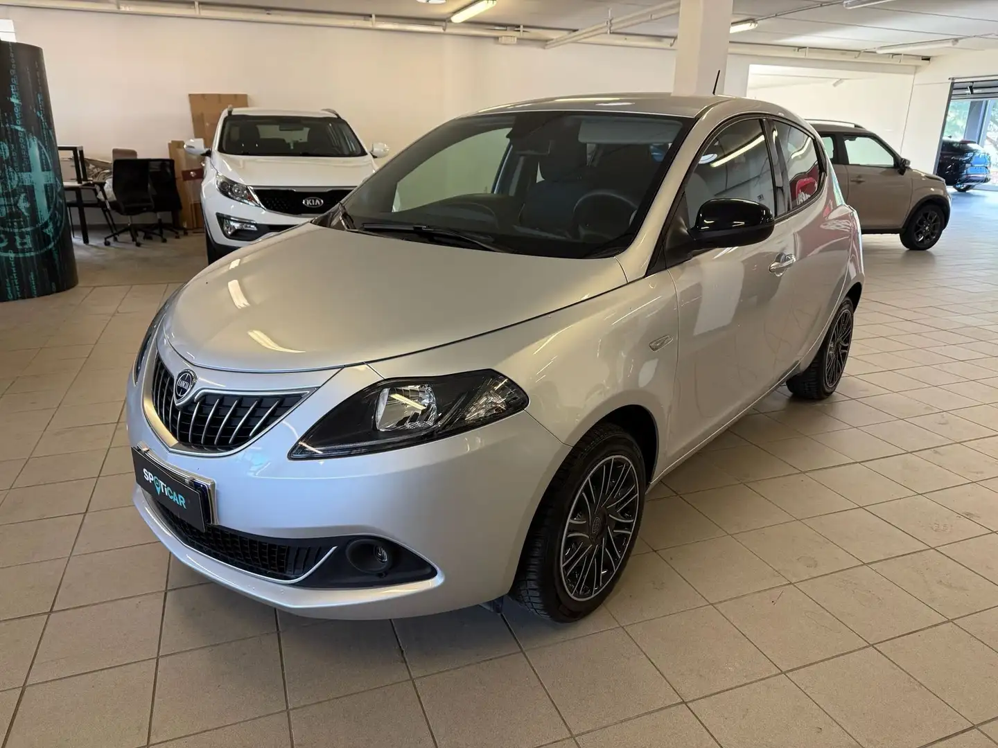 Lancia Ypsilon Ypsilon 1.0 FireFly 5 porte S&S Hybrid Ecochic Go Argent - 2