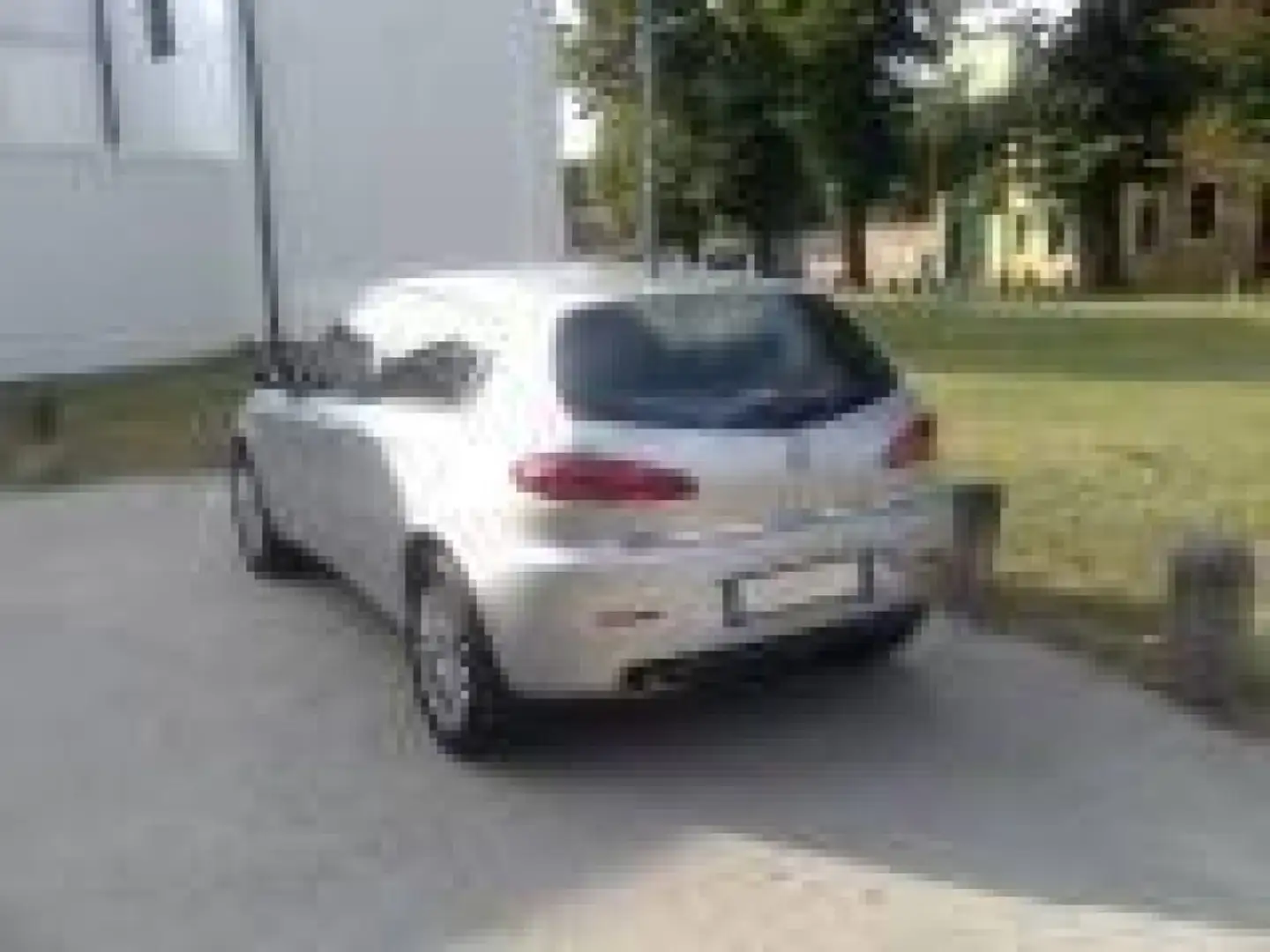 Alfa Romeo 147 1.9 JTD (115 CV) cat 5p. Distinctive Grau - 2