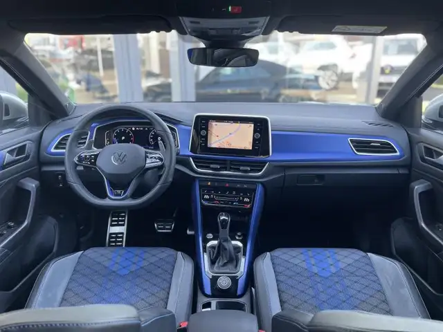 Volkswagen T-Roc view 11