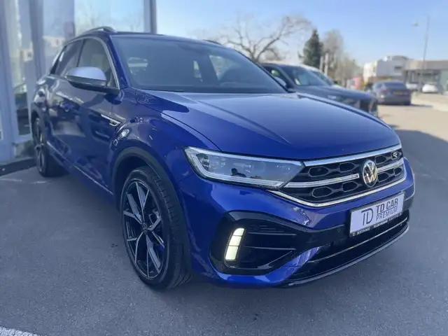 Volkswagen T-Roc view 3