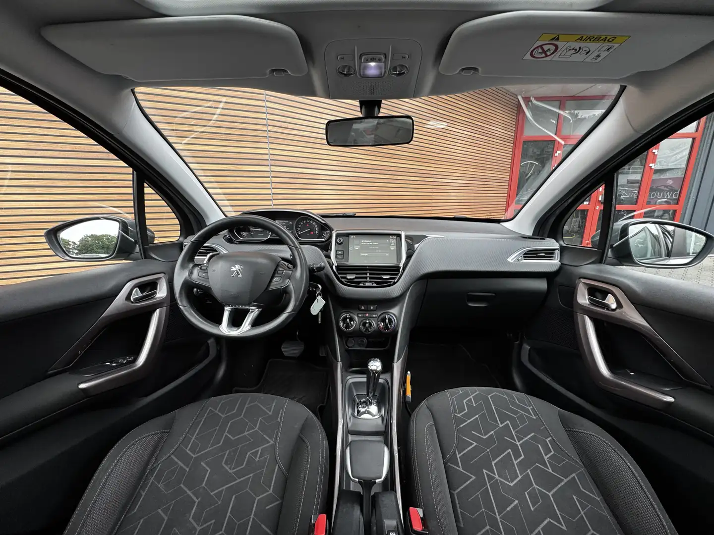 Peugeot 2008 1.2 PureTech Active Panoramadak / Parkeerhulp / Tr Grijs - 2