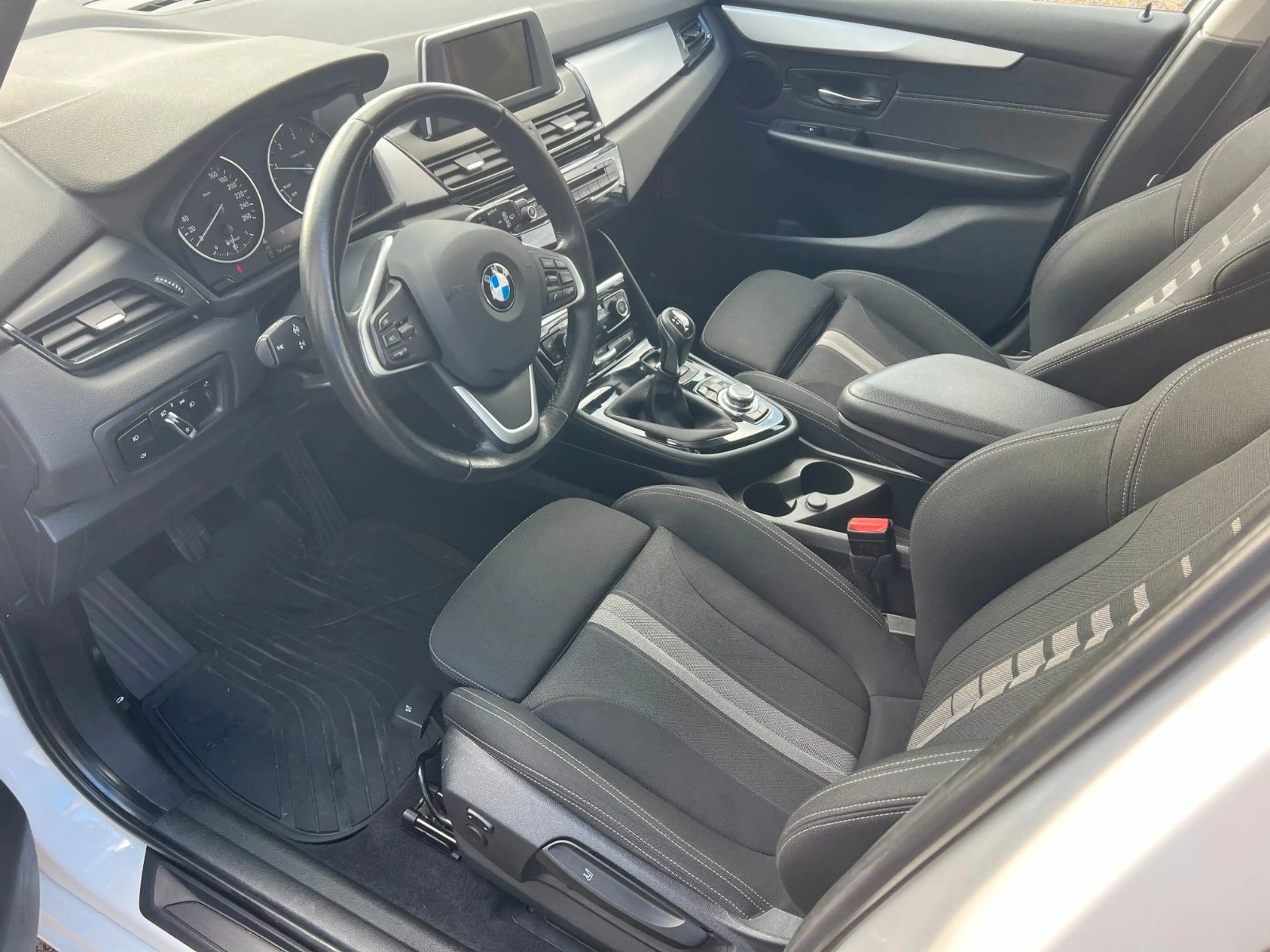 BMW 218 — photo 13