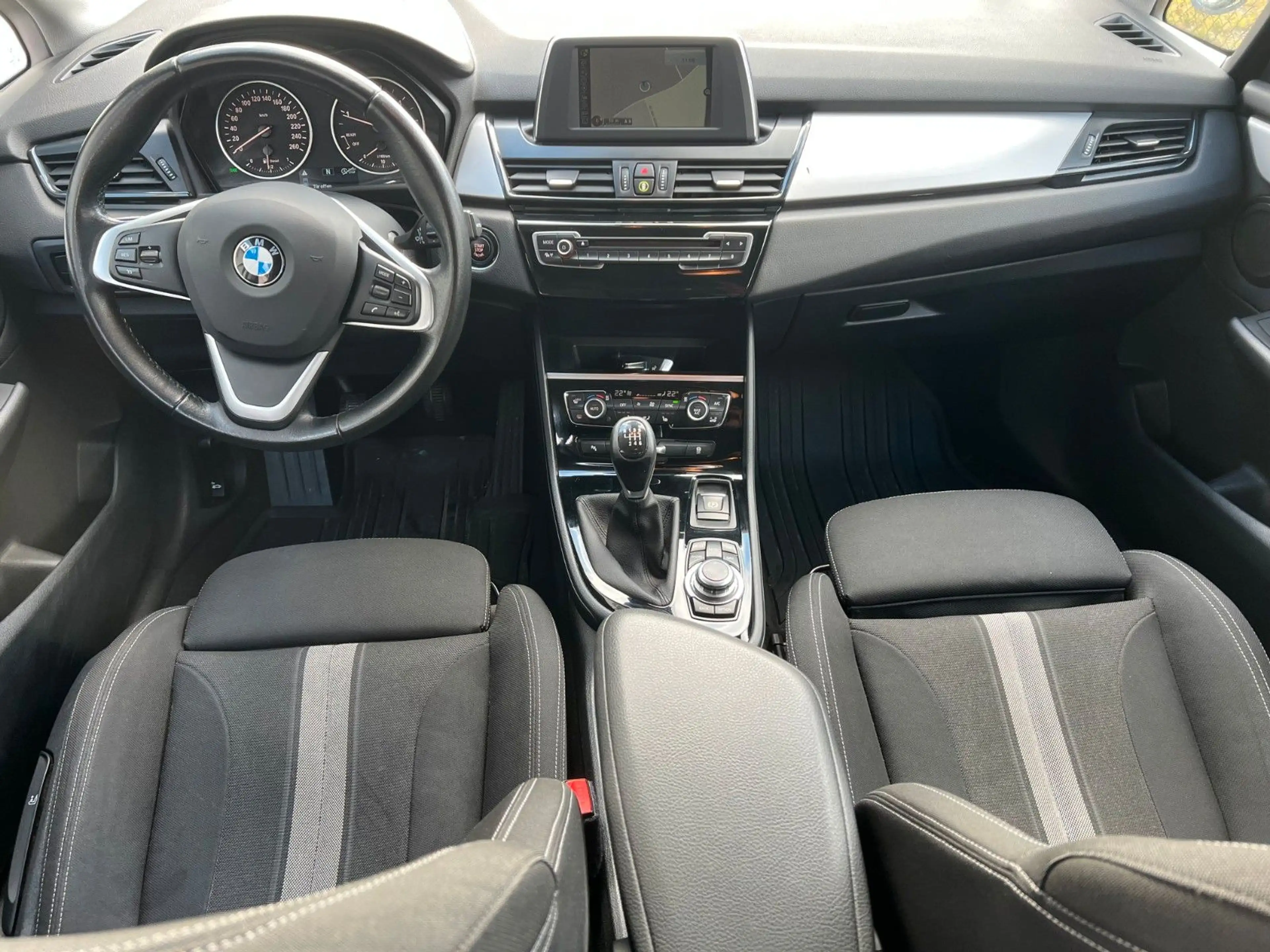 BMW 218 — photo 11