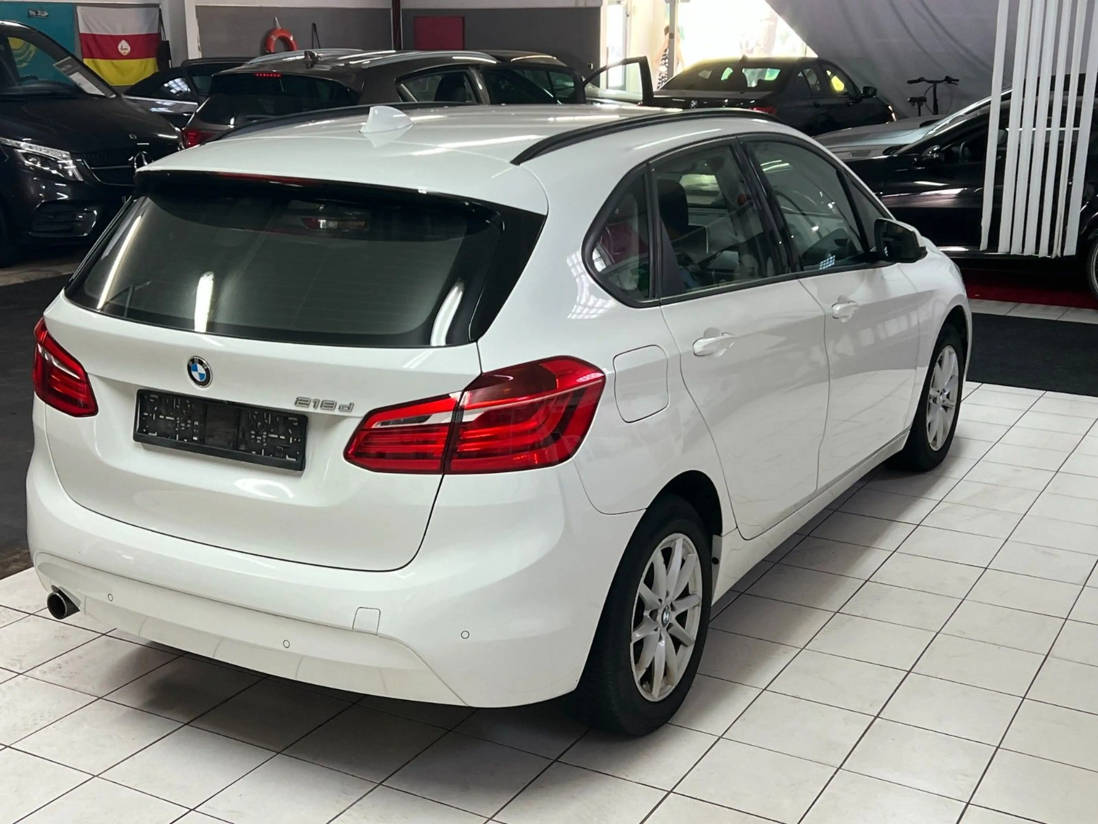 BMW 218 — photo 8