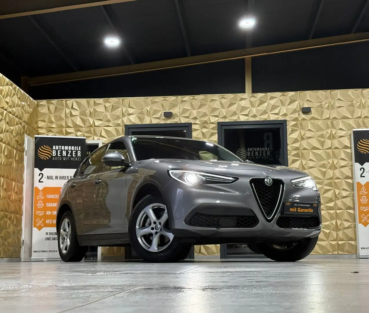 Alfa Romeo Stelvio Super Q4/BI-XENON/PDC/AUTOMATIK/SPURHALT Grau - 1