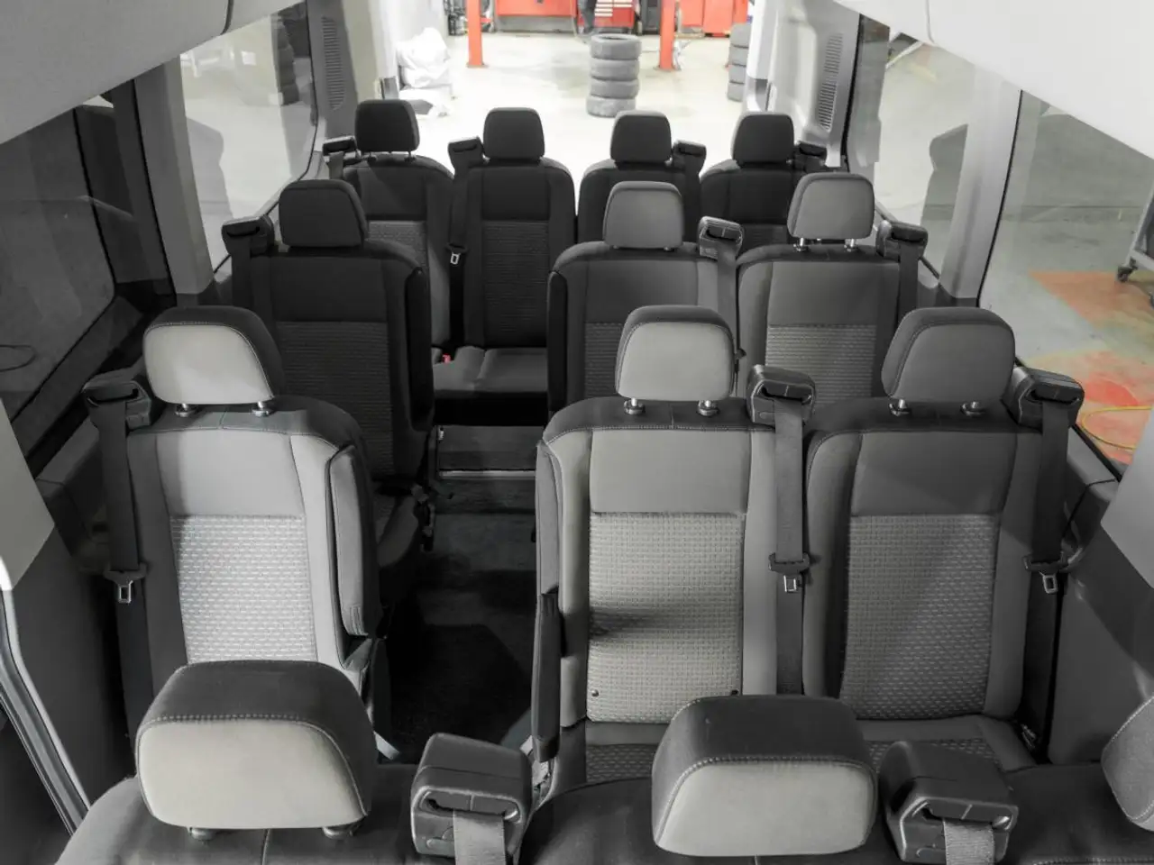 Ford Transit Passenger Wagon снимка Ford Transit Passenger Wagon