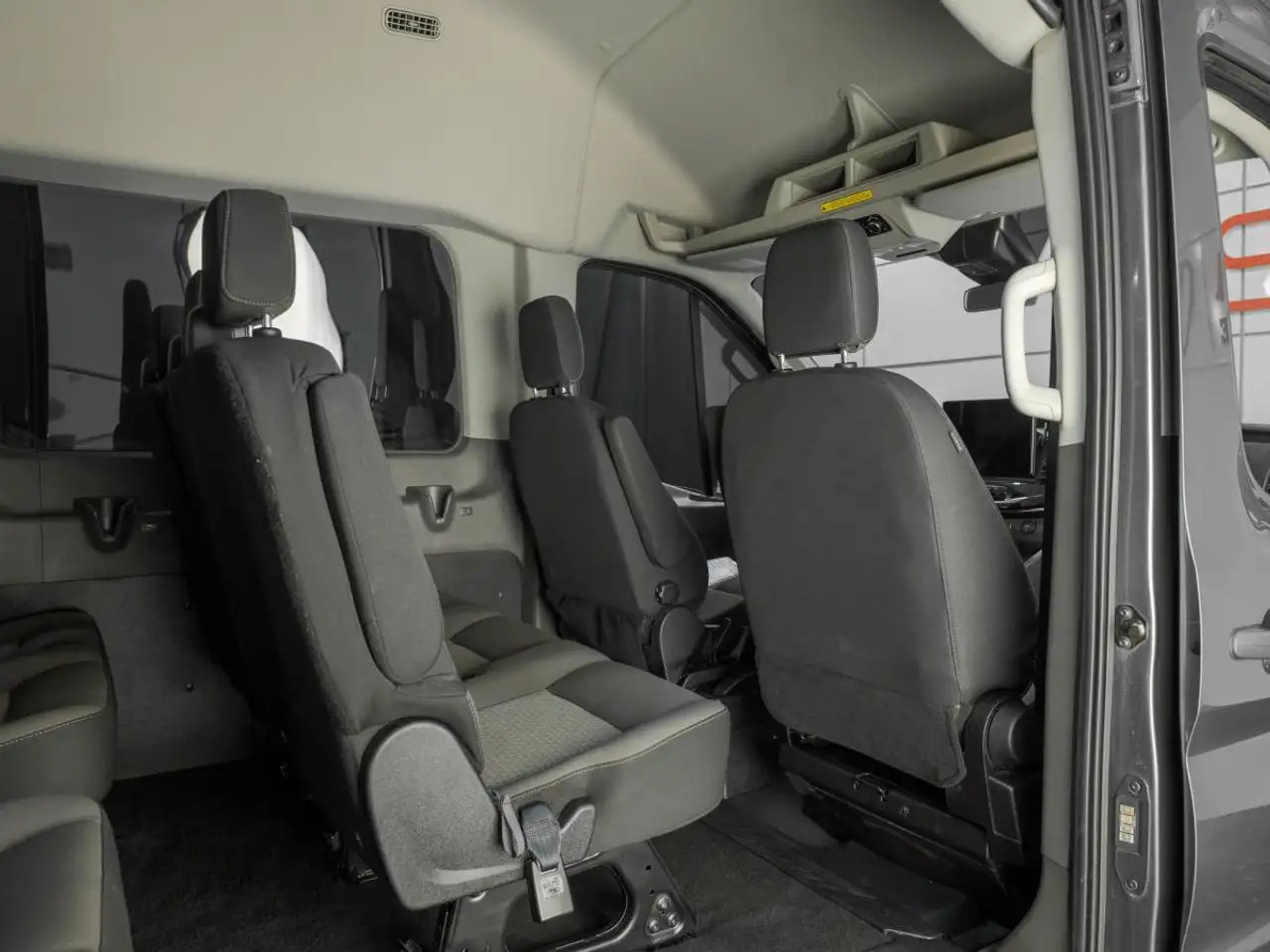 Ford Transit Passenger Wagon снимка Ford Transit Passenger Wagon