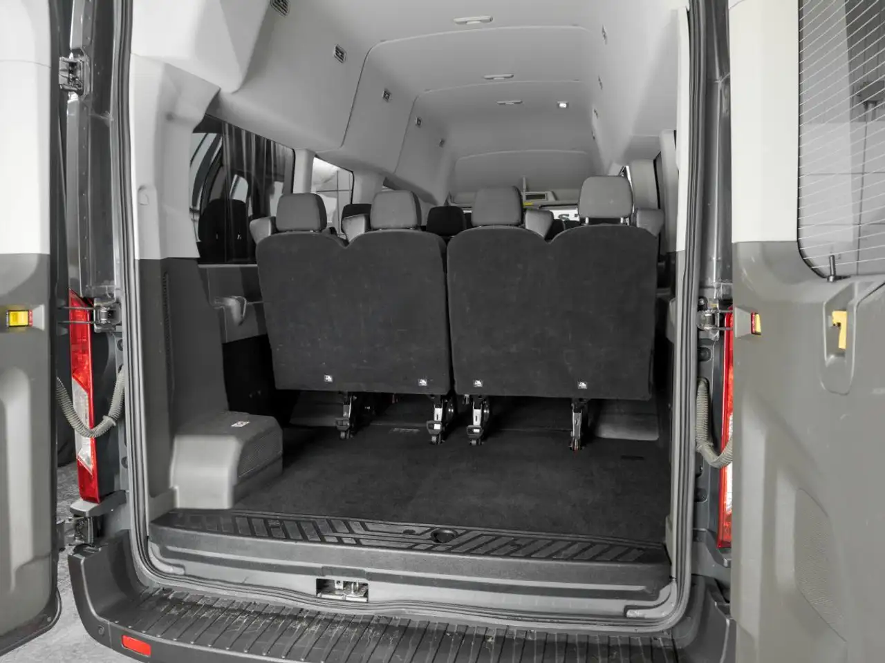 Ford Transit Passenger Wagon снимка Ford Transit Passenger Wagon