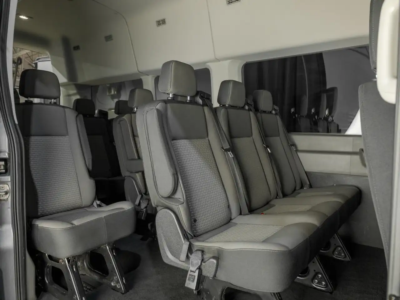Ford Transit Passenger Wagon снимка Ford Transit Passenger Wagon