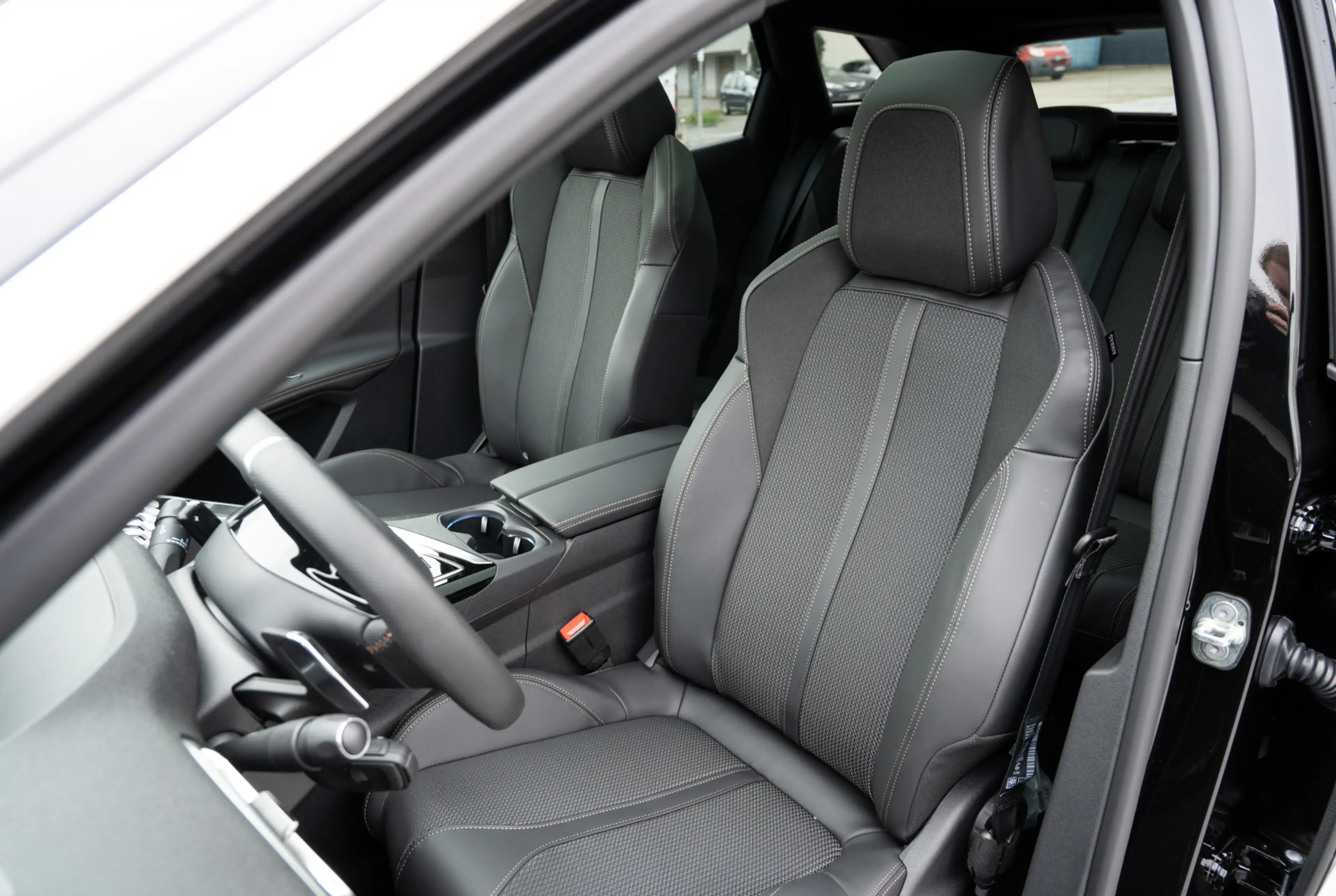 Peugeot 3008 3008 GT 1.5 BlueHDi 130 EAT8 *GW-TOP-DEAL* — photo 8