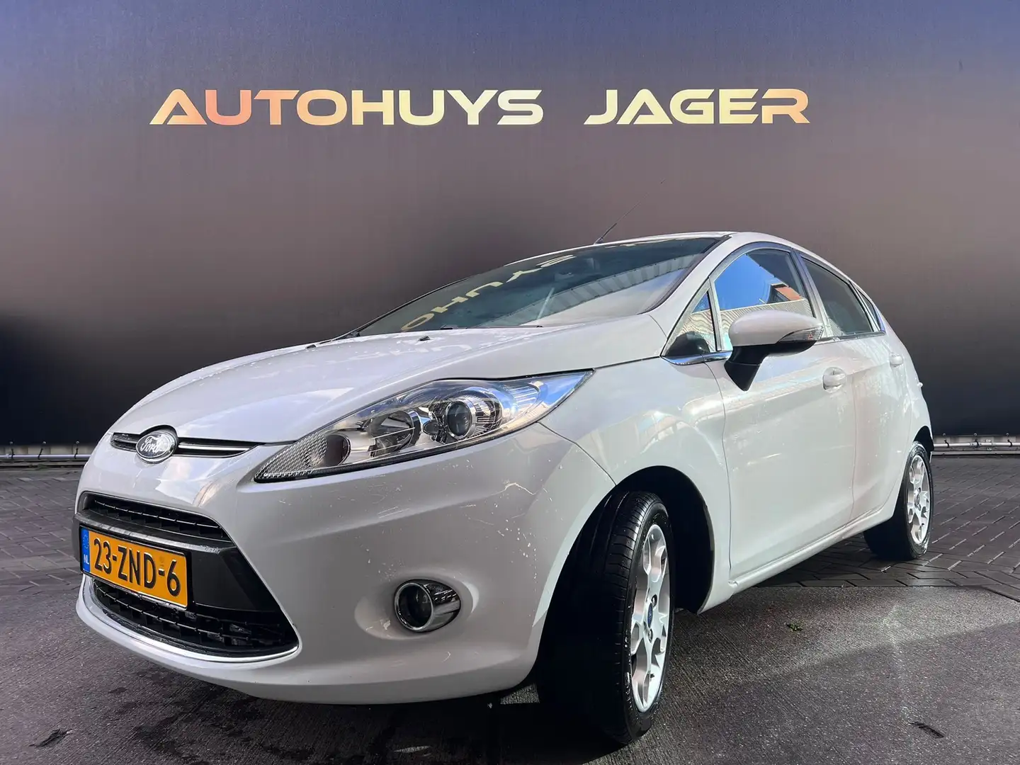 Ford Fiesta 1.25 Titanium Blanc - 1