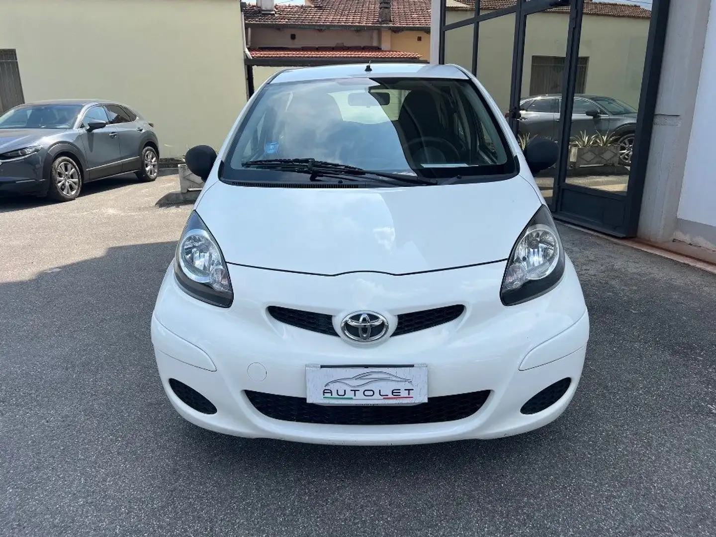 Toyota Aygo 1.0 12V VVT-i 5 porte Now Connect Bianco - 2