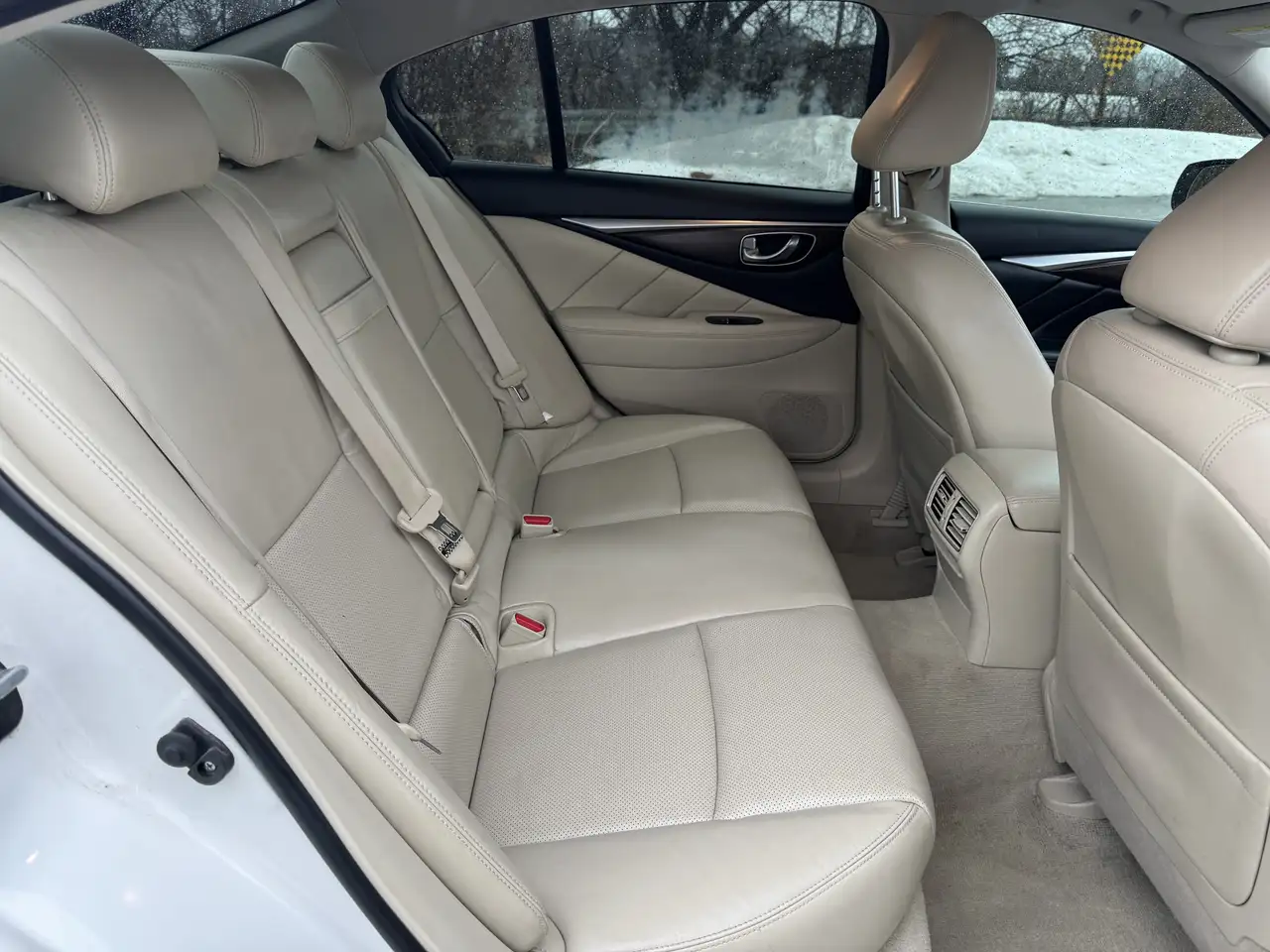 Infiniti Q50 снимка Infiniti Q50