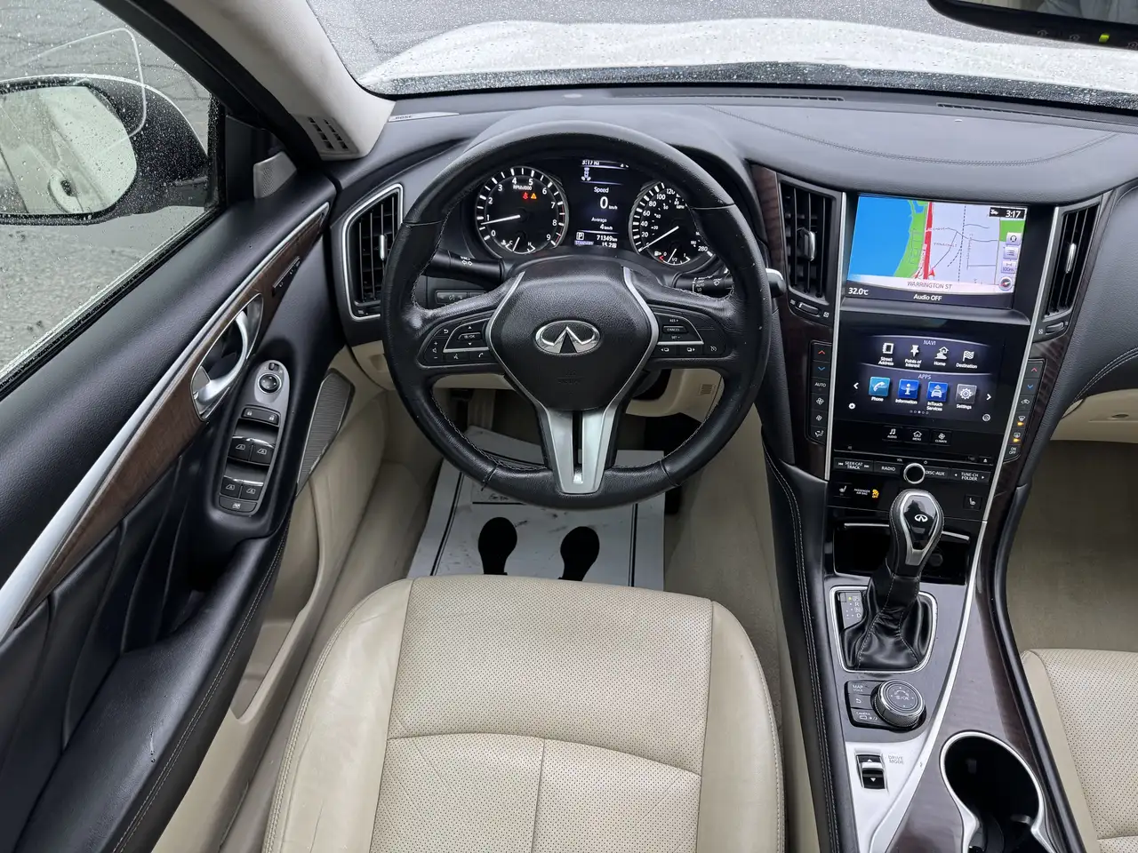 Infiniti Q50 снимка Infiniti Q50
