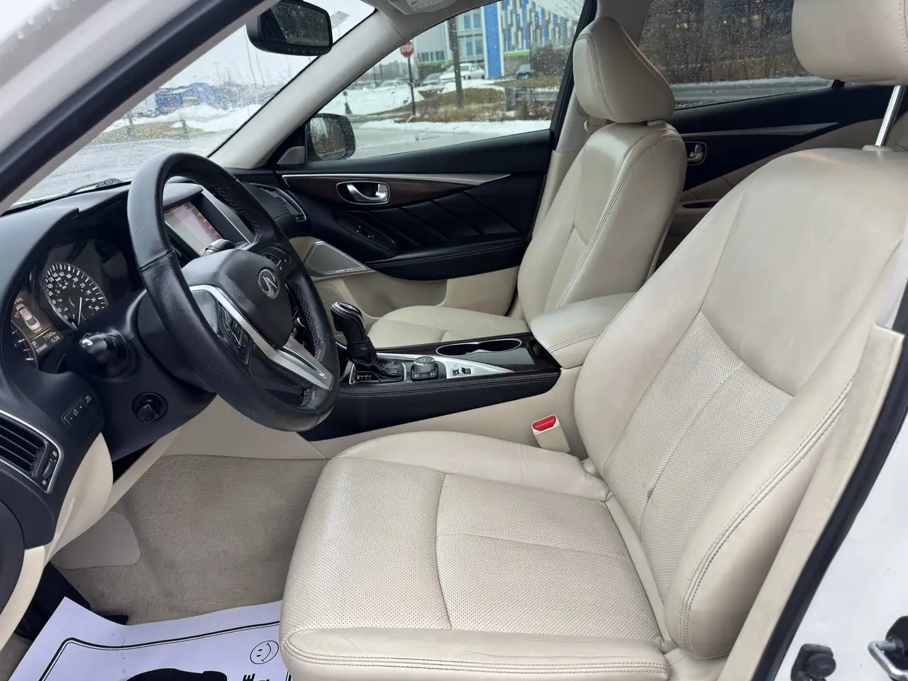 Infiniti Q50 снимка Infiniti Q50