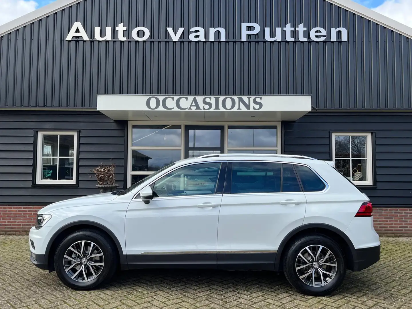 Volkswagen Tiguan 1.5 TSI ACT / DSG / Navi / Camera / Clima / Cruise Wit - 2