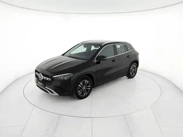 Mercedes-Benz Gla view 2