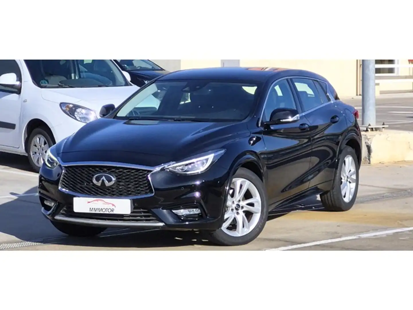 Infiniti Q30 1.6tc Premium 7DCT 156 Noir - 1