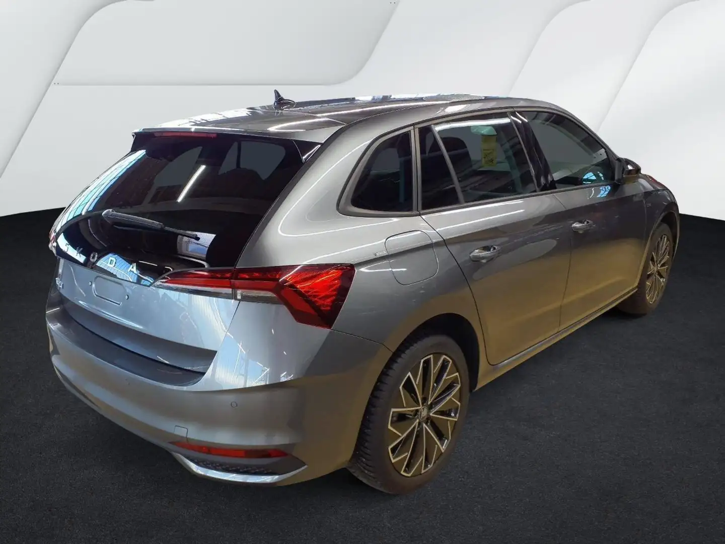 Skoda Scala Drive 1,0 TSI 70 kW 5-Gang Grau - 2