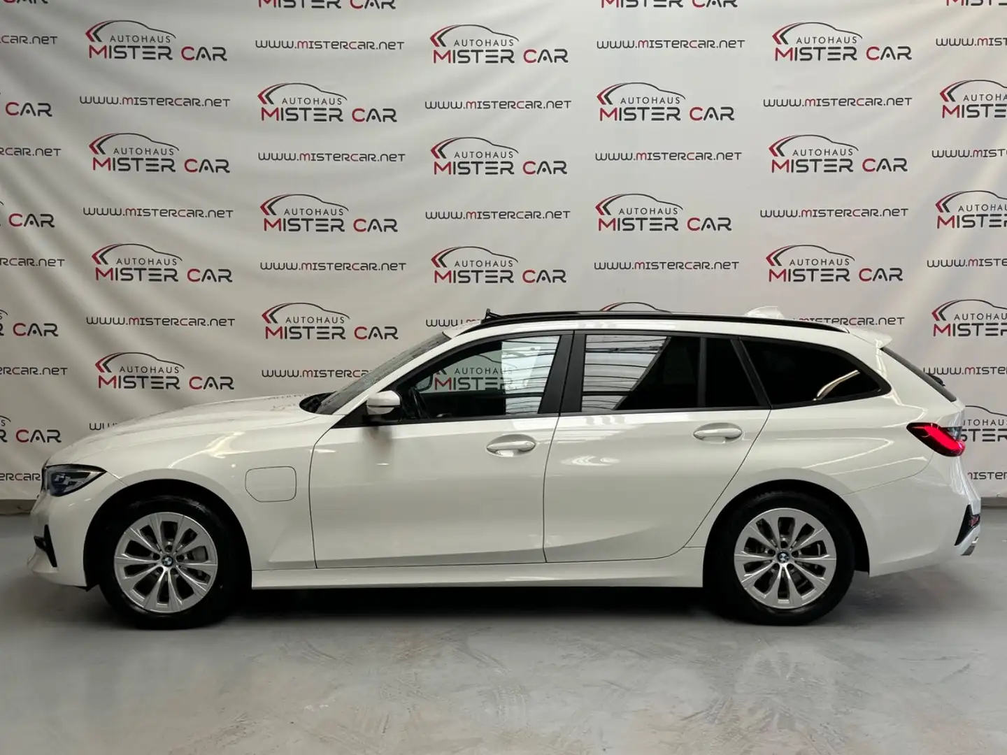 BMW 330 e Advantage PANO/ACC/LED/AHK/NAVI/H&K/SHZ/ALU Blanc - 2