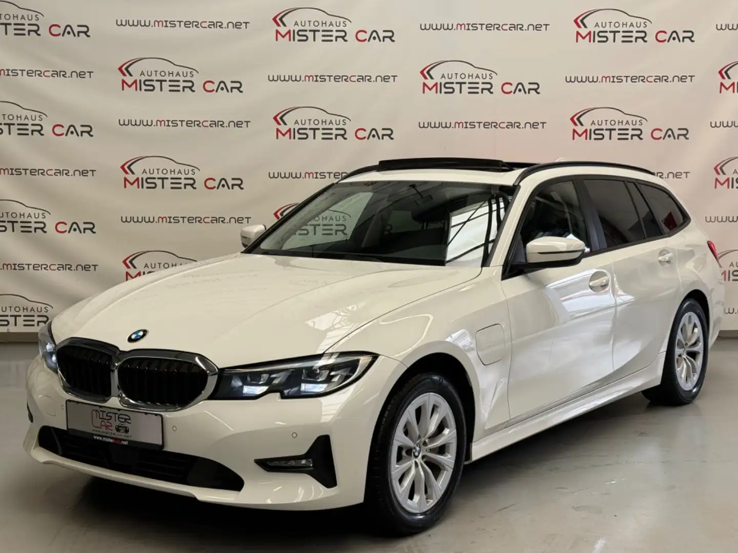 BMW 330 e Advantage PANO/ACC/LED/AHK/NAVI/H&K/SHZ/ALU Blanc - 1