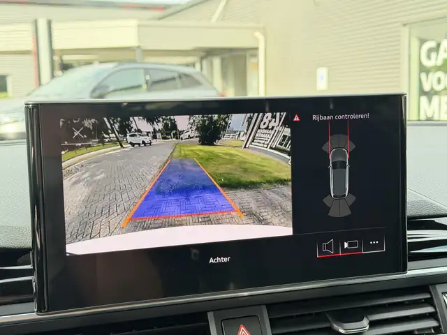 Audi A4 view 14