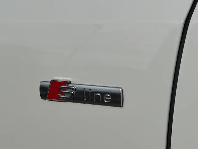 Audi A4 view 24