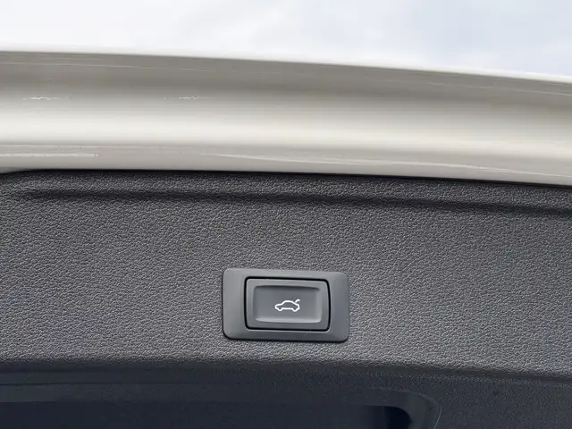 Audi A4 view 21