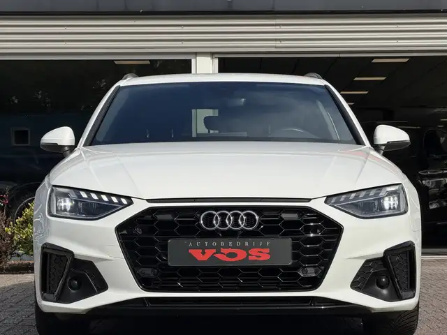 Audi A4 view 11