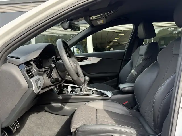 Audi A4 view 4